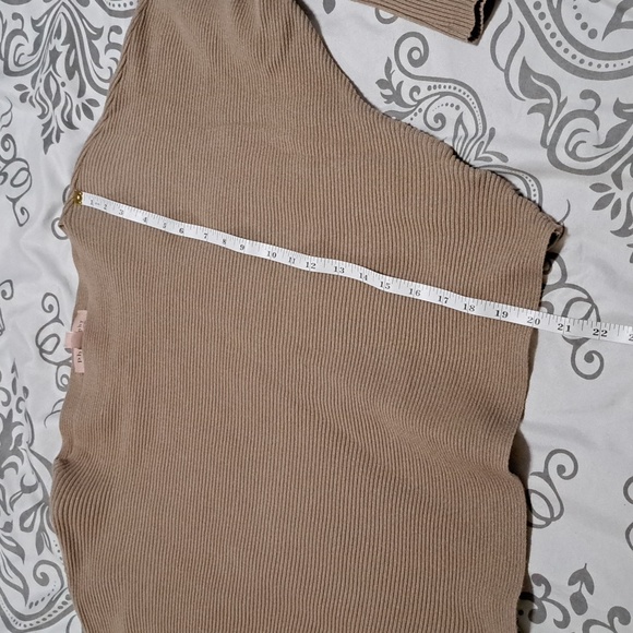 Philosophy Dolman Sleeve Cropped Sweater - Picture 7 of 7